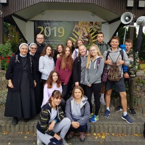 UCZNIOWE MZSP Z MIEJSCA PIASTOWEGO PIELGRZYMOWALI Z PRUCHNIKA