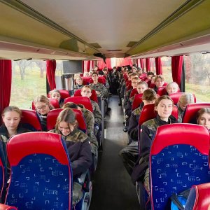 Wizyta mundurówek na lotnisku wojskowym