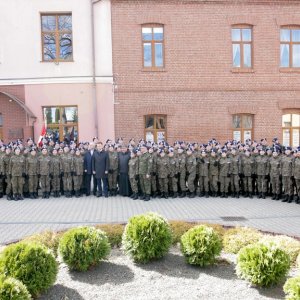 Ślubowanie i wizyta Ministra Obrony Narodowej w Miejscu Piastowym  [wideo z TVP, innych telewizji, materiały prasowe i liczne zdjęcia]