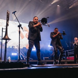 Golec uOrkiestra w naszym kampusie szkolnym