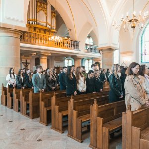 Maturzyści pożegnali szkołę. Uroczystość pełna emocji i wspomnień