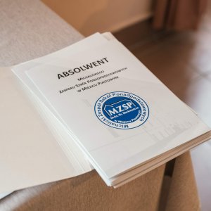 Maturzyści pożegnali szkołę. Uroczystość pełna emocji i wspomnień