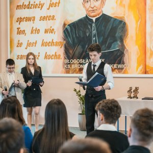 Maturzyści pożegnali szkołę. Uroczystość pełna emocji i wspomnień