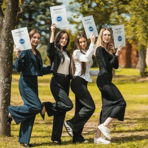 Maturzyści pożegnali szkołę. Uroczystość pełna emocji i wspomnień