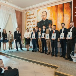 Maturzyści pożegnali szkołę. Uroczystość pełna emocji i wspomnień