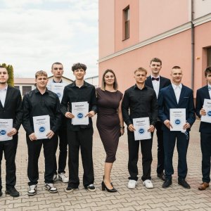 Maturzyści pożegnali szkołę. Uroczystość pełna emocji i wspomnień