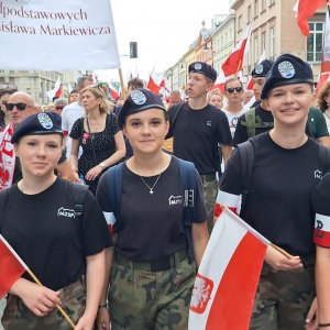 Ciekawy czas wakacji uczniów MZSP – podróże, służba i pamięć