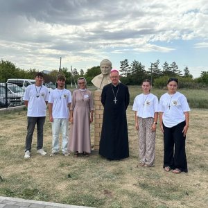 Ciekawy czas wakacji uczniów MZSP – podróże, służba i pamięć