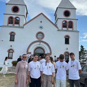 Ciekawy czas wakacji uczniów MZSP – podróże, służba i pamięć