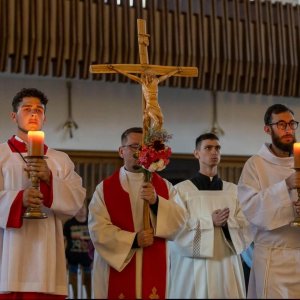 Ciekawy czas wakacji uczniów MZSP – podróże, służba i pamięć