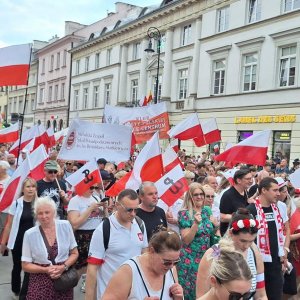 Ciekawy czas wakacji uczniów MZSP – podróże, służba i pamięć